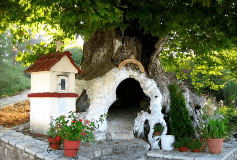Παναγία Πλατανιώτισσα